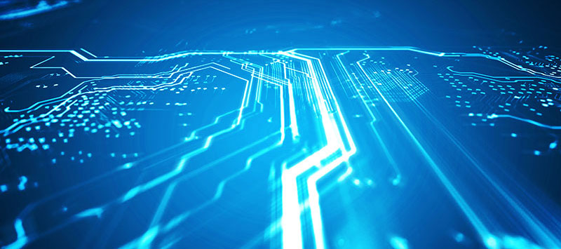 新能源高壓線束是指用于傳輸高壓電力和信號(hào)的電線束，通常用于電動(dòng)汽車、混合動(dòng)力汽車和其他新能源設(shè)備中。與傳統(tǒng)汽車相比，新能源車輛使用更高電壓的電力系統(tǒng)，因此需要使用高壓線束來(lái)傳輸電能。